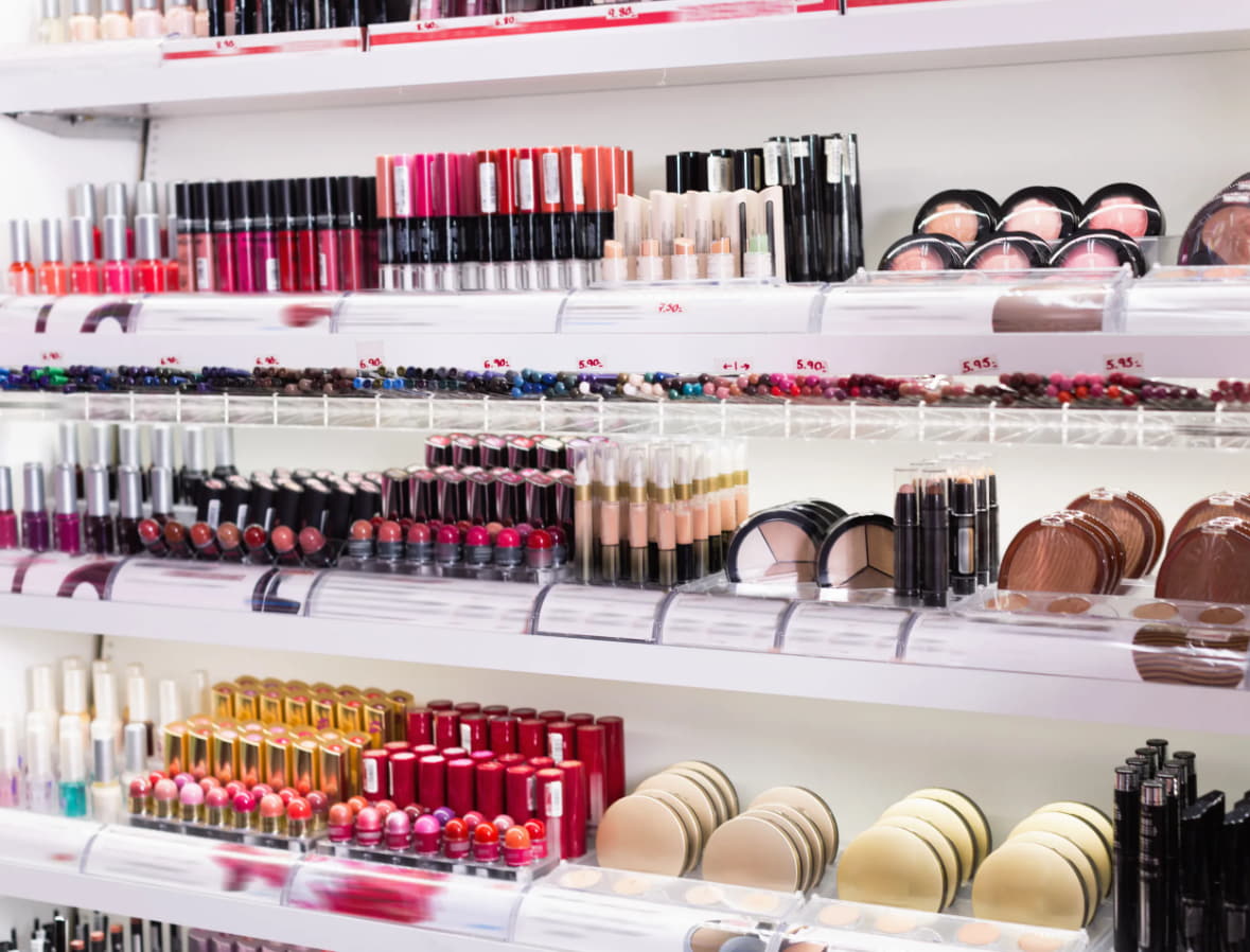 5 Reasons to Buy Cosmetic Products Online 5 Reasons to Buy Cosmetic Products Online